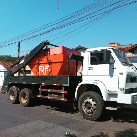 Caminhão Adeser Entulho